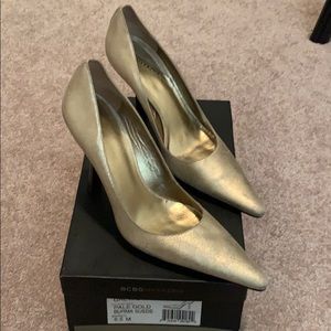 Palm gold BCBG pumps